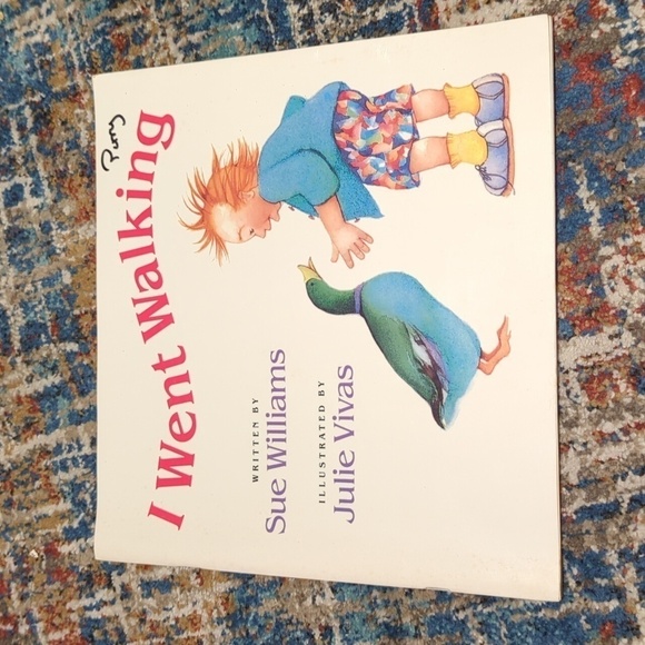 Sue Williams Autographed I Went Walking Paperback Book 1989 - Picture 1 of 5